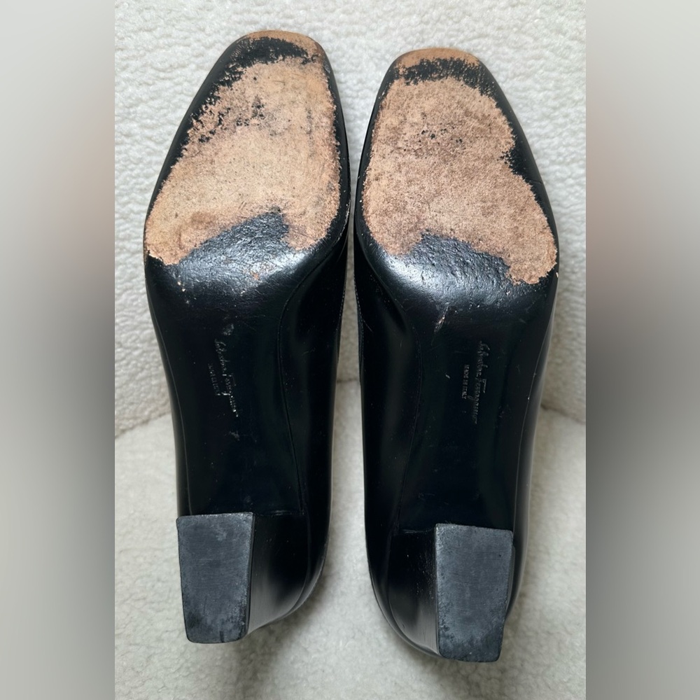 Salvatore Ferragamo Black Suede & Leather Block Heel Pumps Preppy Money 9.5 - Picture 9 of 12